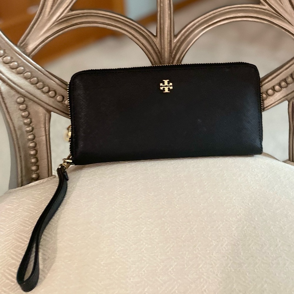 Tory Burch - Merino leather wallet.